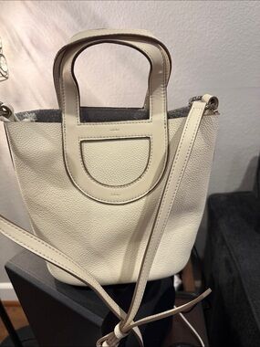 Fashion Bug Cream Leather Bucket Crossbody Bag